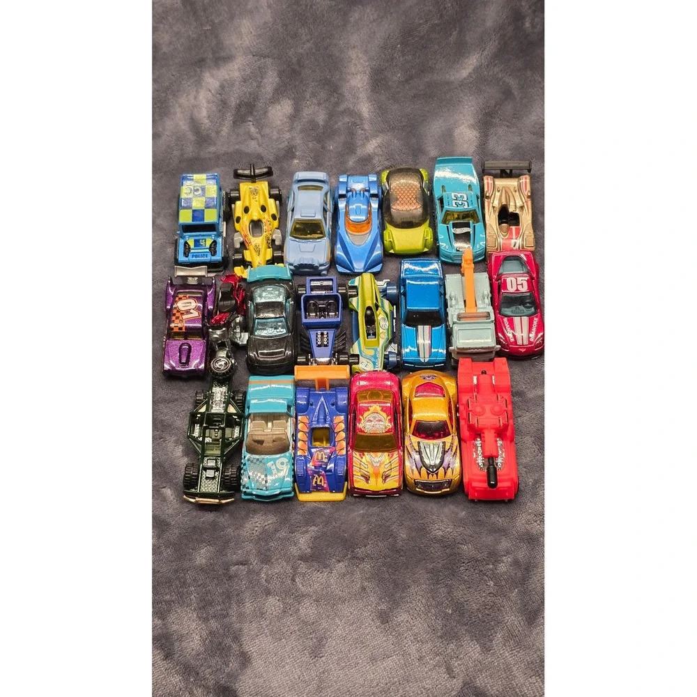 Hot Wheels Diecast Toy Car Lot of 20 Racing Police Fantasy Models 2000's
